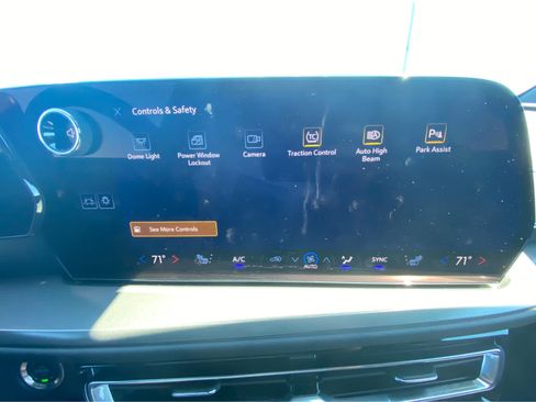 Used 2026 Chevrolet Traverse LT AWD/4WD image 32