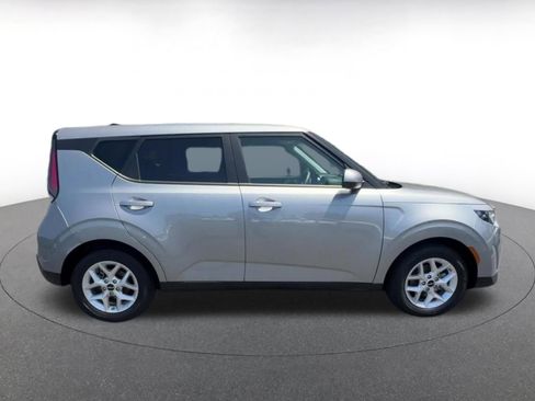 Used 2025 Kia Soul LX w/ LX Technology Package FWD image 16
