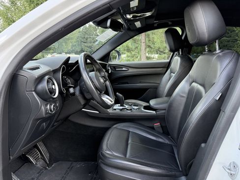 Used 2022 Alfa Romeo Stelvio Ti image 32