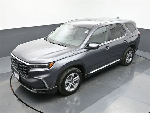 Used 2025 Honda Pilot EX-L image 15