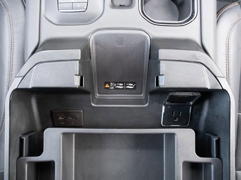 Used 2023 GMC Sierra 1500 AT4 w/ Technology Package image 9