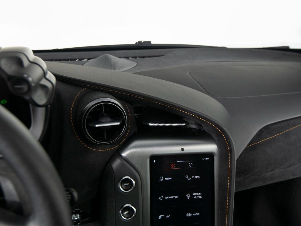 Used 2025 McLaren 750S RWD image 23