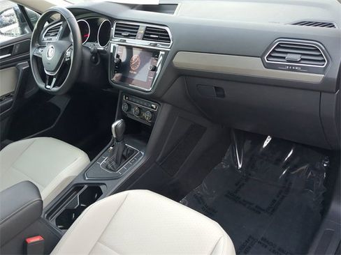 Certified 2021 Volkswagen Tiguan SE image 11