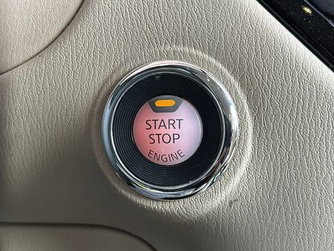 Used 2018 Nissan Pathfinder SV w/ SV Tech Package FWD image 19