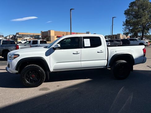 Used 2019 Toyota Tacoma TRD Off-Road image 2