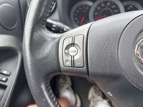 Used 2010 Toyota RAV4 Limited AWD/4WD image 21