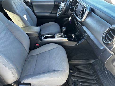 Used 2020 Toyota Tacoma SR5 w/ Technology Package image 10