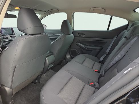 Used 2025 Nissan Altima 2.5 S FWD image 9