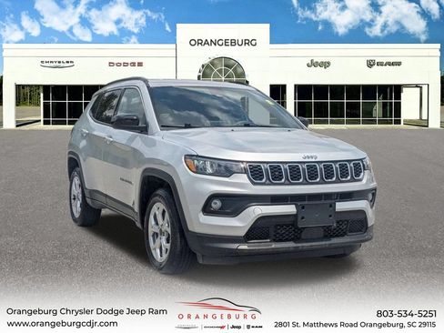 Used 2025 Jeep Compass Latitude w/ Convenience Group AWD/4WD image 1