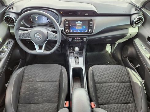 Used 2021 Nissan Kicks SV image 9