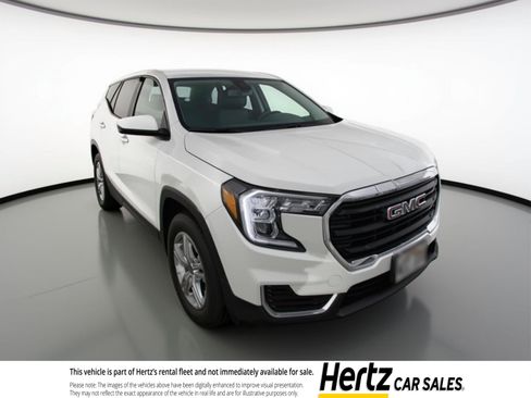 Used 2024 GMC Terrain SLE image 1