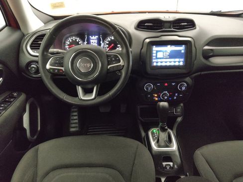 Used 2020 Jeep Renegade Latitude FWD image 22