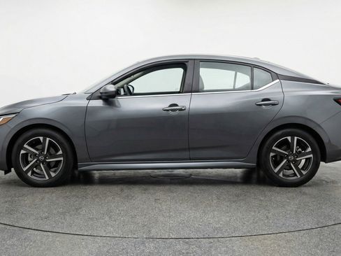 Used 2025 Nissan Sentra SV image 3