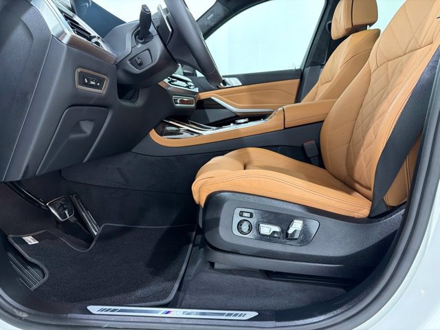Used 2026 BMW X7 xDrive40i w/ M Sport Package AWD/4WD image 14