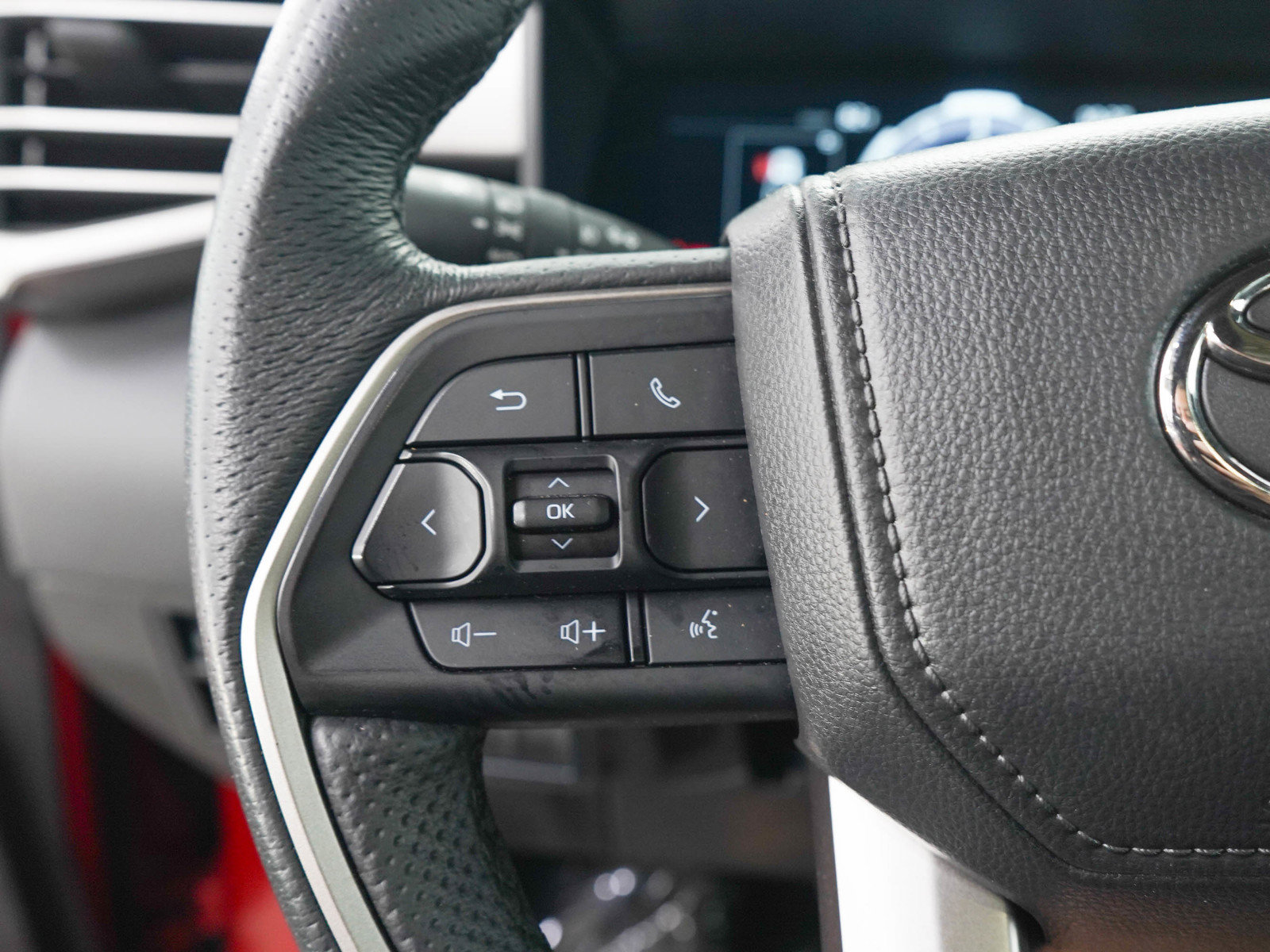 Used 2025 Toyota Tundra Limited AWD/4WD image 27
