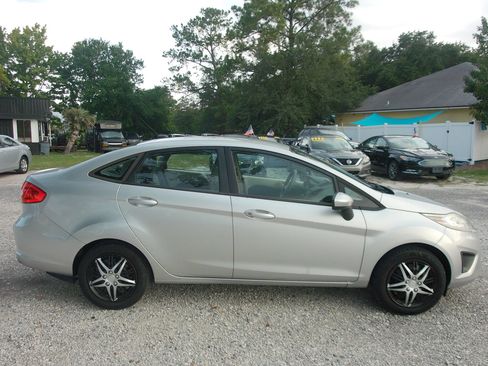 Used 2012 Ford Fiesta S FWD image 4