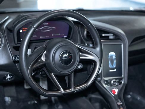 Used 2018 McLaren 720S image 19