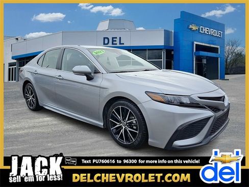 Used 2023 Toyota Camry SE image 1