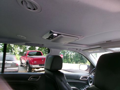Used 2016 GMC Yukon XL Denali w/ Open Road Package AWD/4WD image 8