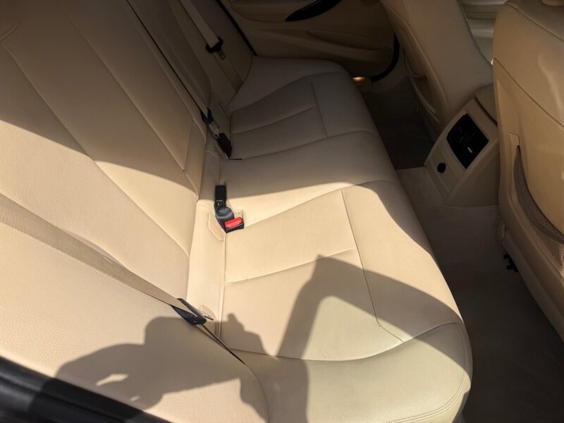 Used 2014 BMW 335i Sedan w/ Technology Package RWD image 20