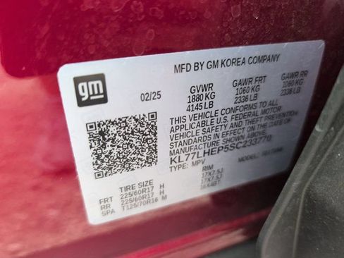 Used 2025 Chevrolet Trax LT w/ LT Convenience Package FWD image 35