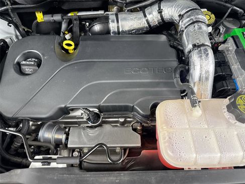 Used 2022 Chevrolet Trax LT w/ LT Convenience Package image 37