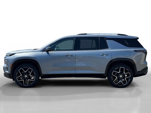 Used 2025 Chevrolet Traverse High Country w/ LPO, Floor Liner Package AWD/4WD image 2