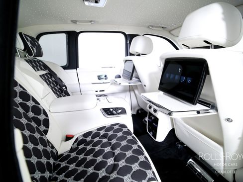 Used 2026 Rolls-Royce Cullinan image 30