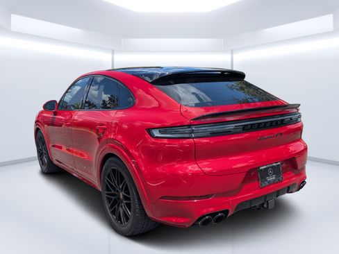 Used 2025 Porsche Cayenne GTS AWD/4WD image 5