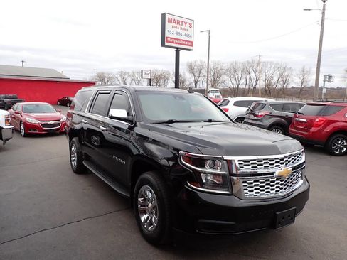 Used 2018 Chevrolet Suburban LT image 1