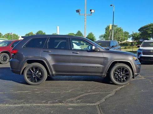 Used 2018 Jeep Grand Cherokee Altitude RWD image 7