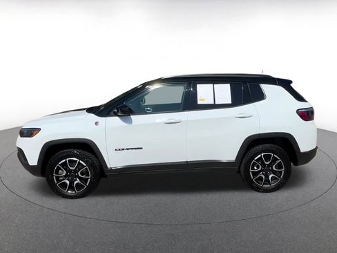 Used 2025 Jeep Compass Trailhawk w/ Trailer Tow Group image 9