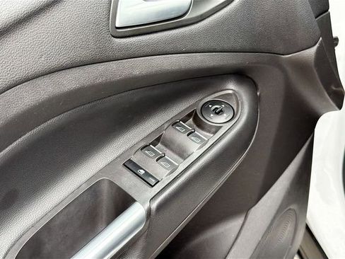 Used 2019 Ford Escape SE image 17