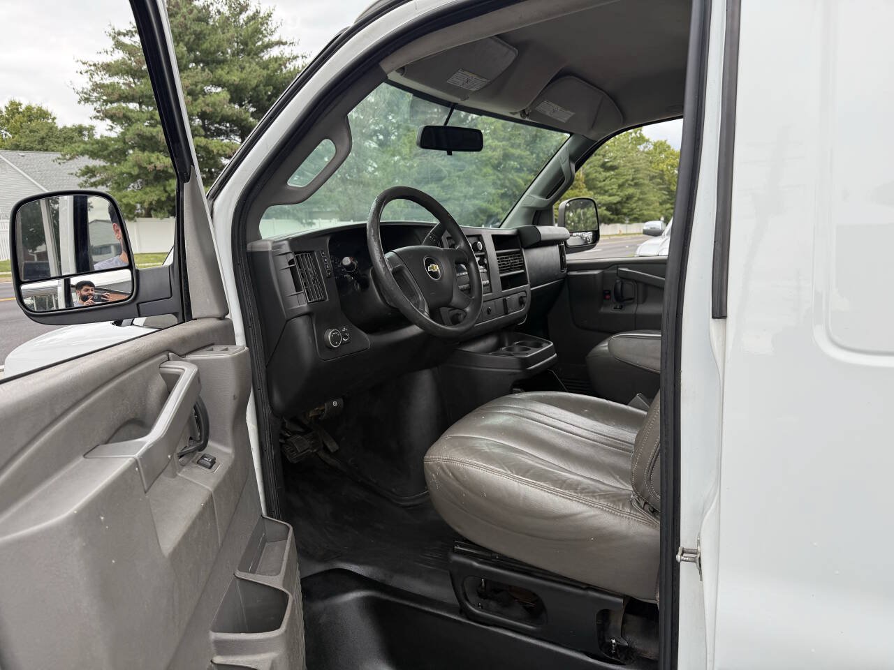 Used 2017 Chevrolet Express 2500 RWD image 15