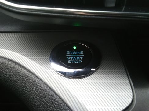 Used 2020 Ford Explorer XLT w/ Equipment Group 202A image 16