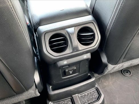 Certified 2022 Jeep Wrangler Unlimited Sahara AWD/4WD image 17