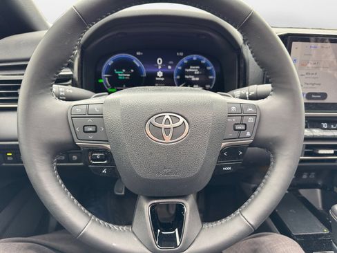 Used 2025 Toyota Camry XSE image 10