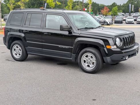 Used 2015 Jeep Patriot Sport w/ Power Value Group FWD image 2