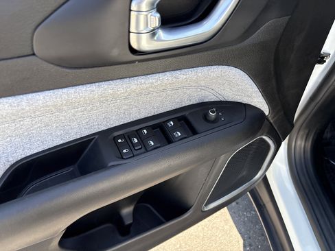 Certified 2025 Jeep Compass Latitude image 15