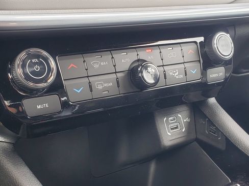 New 2026 Jeep Compass Limited AWD/4WD image 16