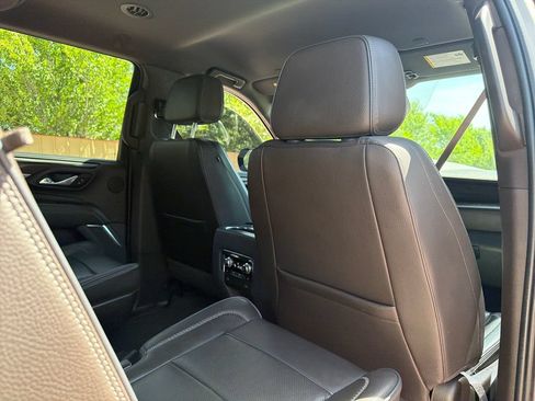 Used 2021 GMC Yukon Denali w/ Advanced Technology Package AWD/4WD image 34