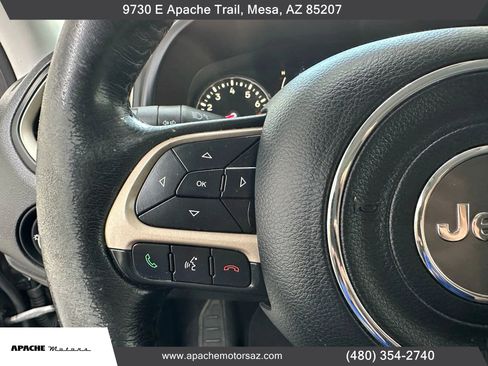 Used 2017 Jeep Renegade Latitude image 17