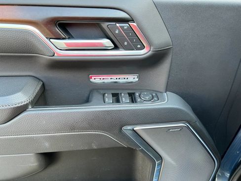 Used 2025 GMC Sierra 1500 Denali w/ Technology Package AWD/4WD image 12