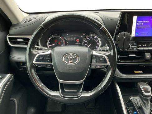 Used 2023 Toyota Highlander XLE AWD/4WD image 18