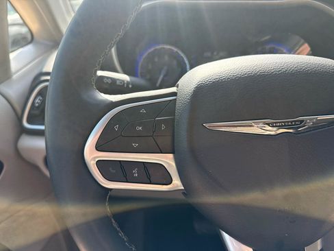 Used 2023 Chrysler Voyager LX FWD image 10
