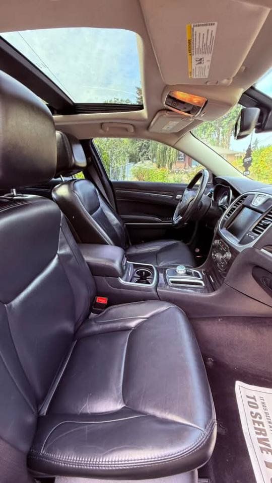 Used 2016 Chrysler 300 Limited RWD image 17