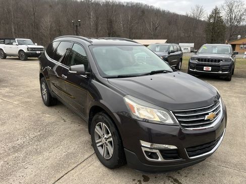 Used 2016 Chevrolet Traverse LT image 1