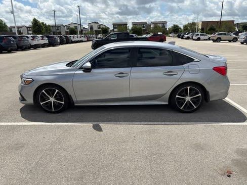 Used 2024 Honda Civic Touring image 2
