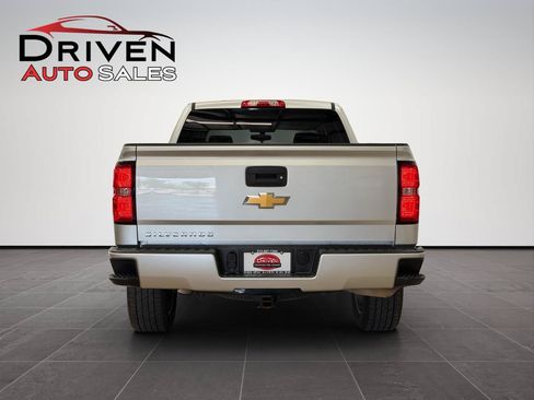 Used 2018 Chevrolet Silverado 1500 Custom w/ Custom Convenience Package RWD image 5