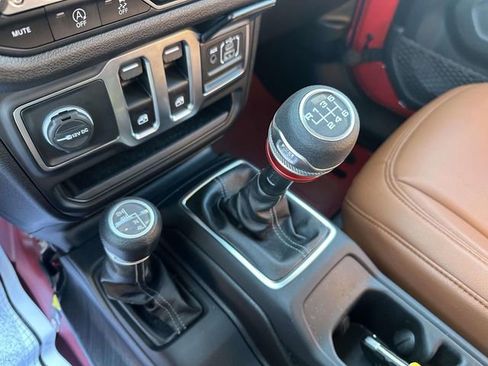 Certified 2025 Jeep Wrangler Sport image 33